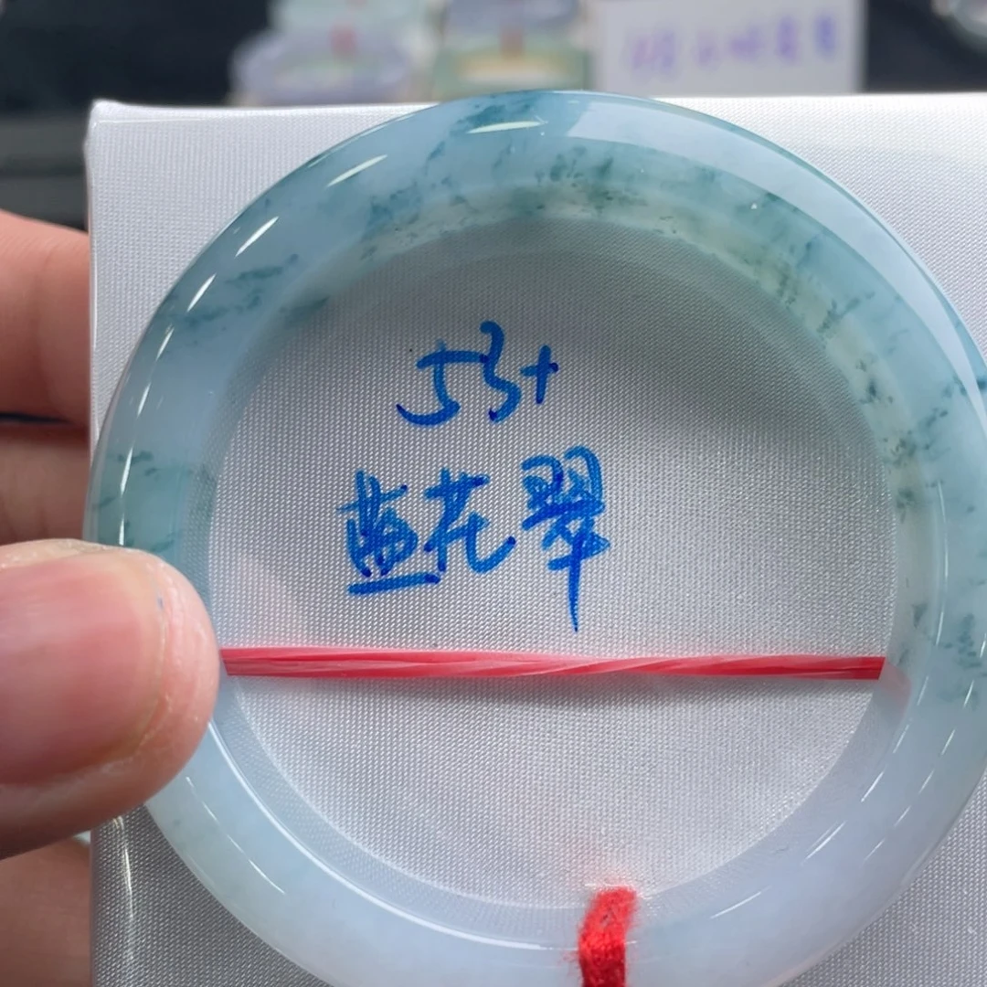 翡翠手镯未镶嵌翡翠手镯