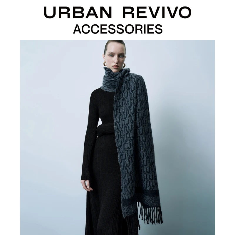URBAN REVIVO2025秋季新款女经典老花披肩流苏围巾UAWA50037
