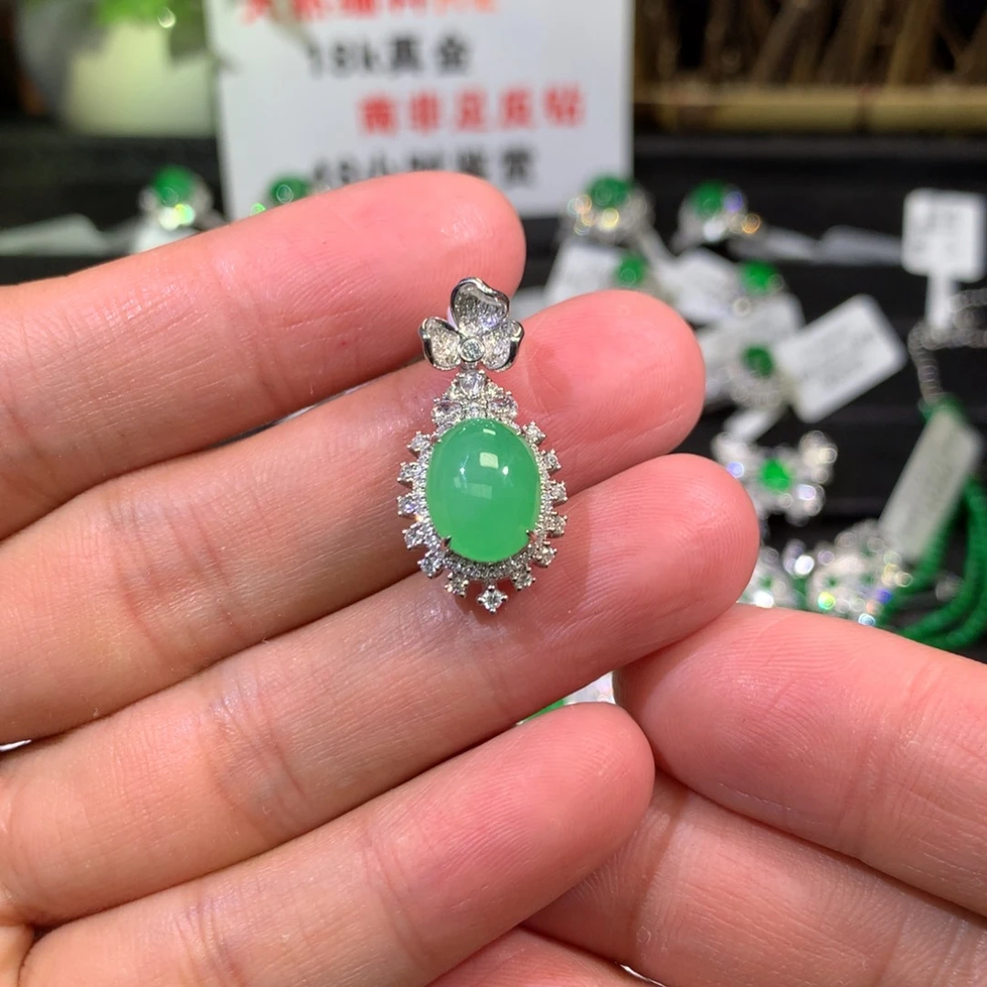 【闪购商品】翡翠吊坠(不含链)18K金镶嵌蛋面