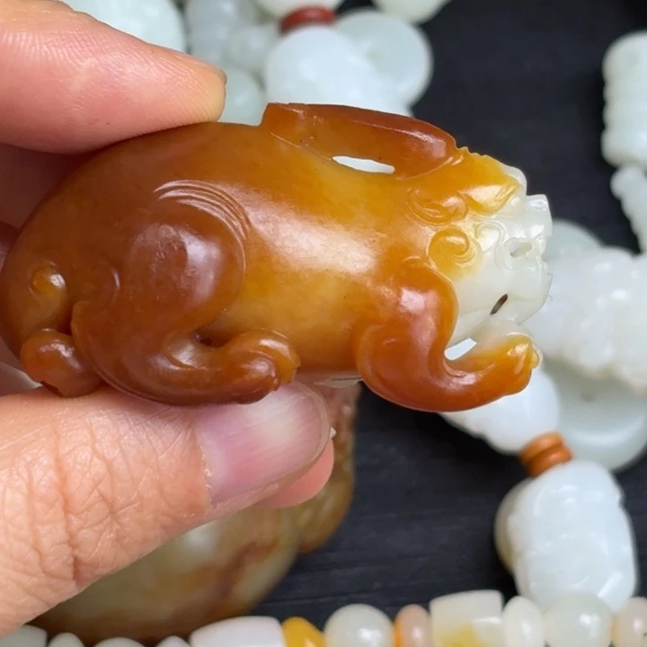 颈饰未镶嵌和田玉（白玉）
