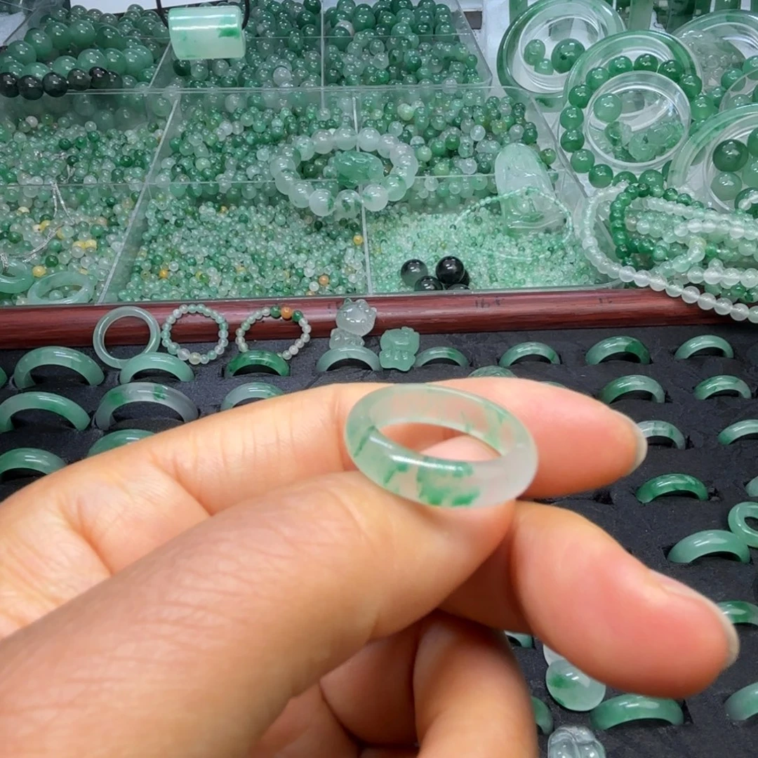 石英质玉（非洲翠）未镶嵌散珠冰飘花戒指