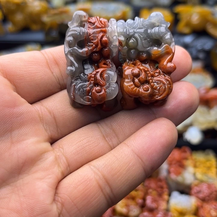 石英质玉（黄龙玉）未镶嵌颈饰