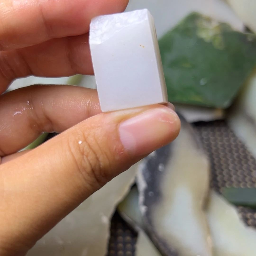 和田玉未镶嵌项链