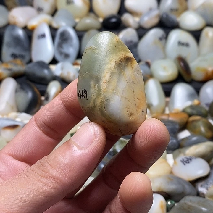 颈饰未镶嵌和田玉三色吊坠