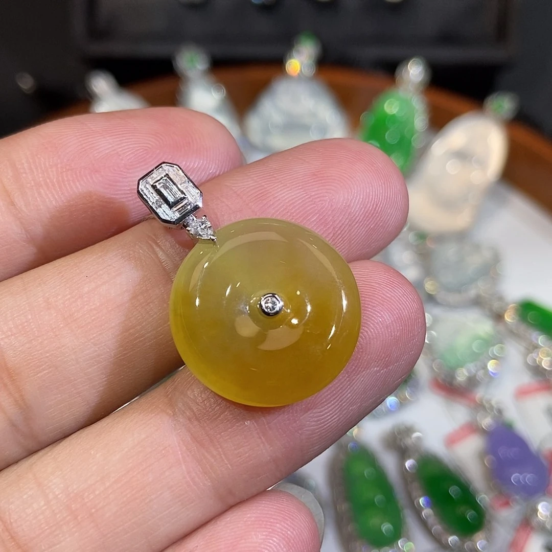 颈饰18K金镶嵌翡翠