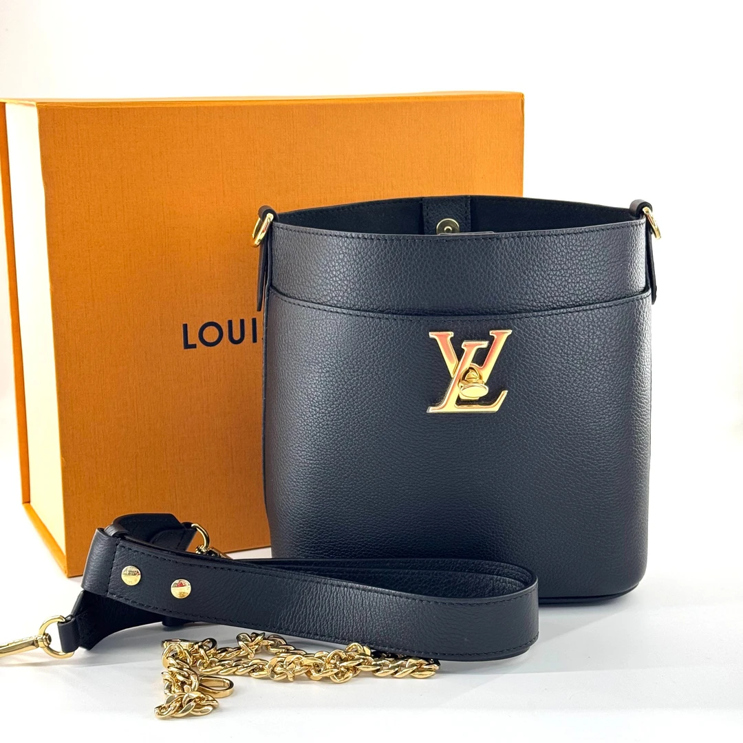 未使用 LouisVuitton/路易威登 Lock and walk黑色全皮水桶包芯片