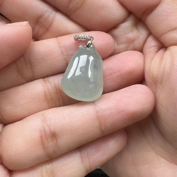 颈饰18K金镶嵌翡翠