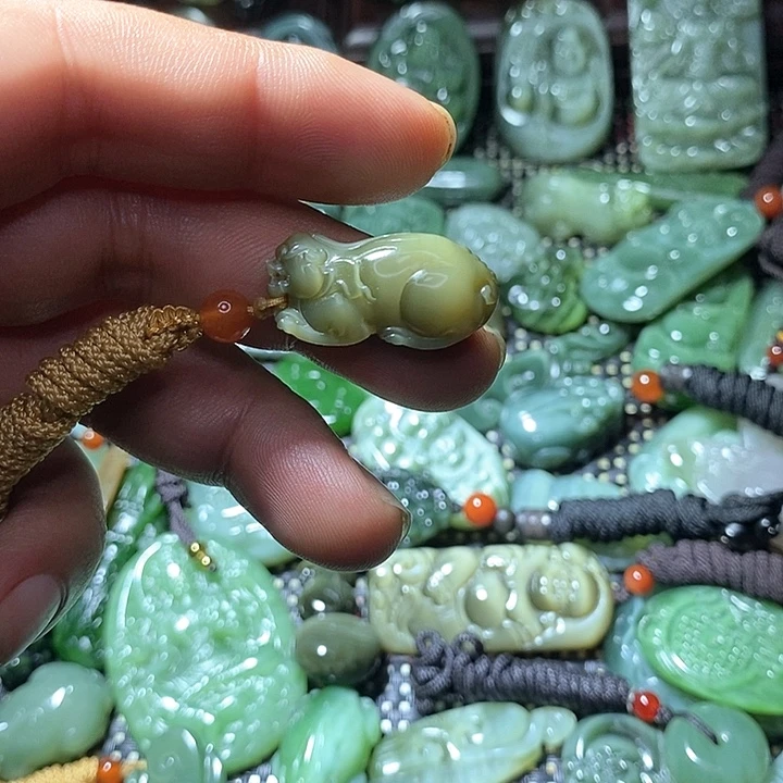 至***宝和田玉（糖玉）未镶嵌车挂