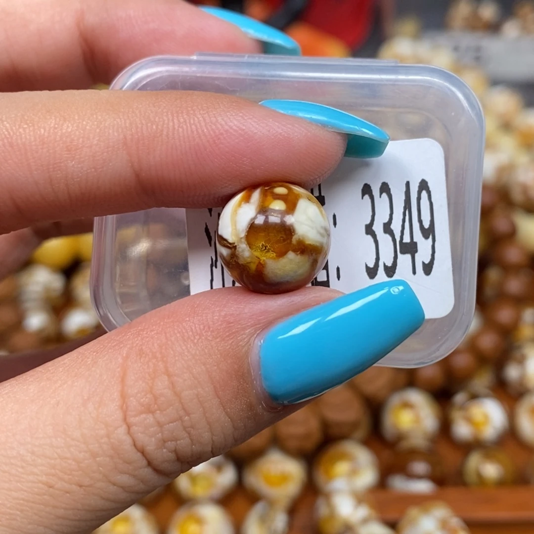 蜜蜡未镶嵌珠宝奇石3349