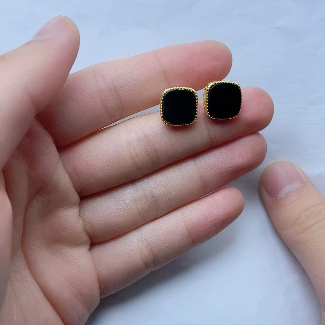 和田玉耳钉。k k银S925镶嵌