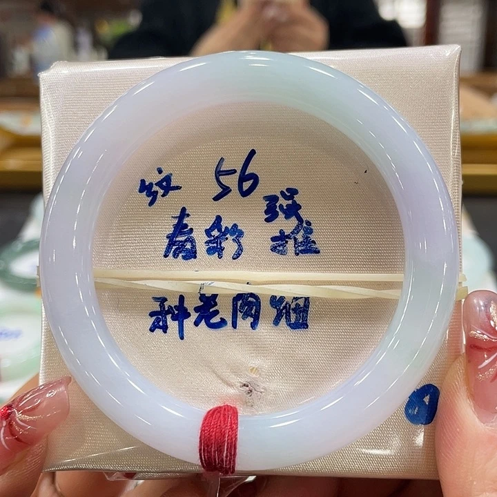 翡翠手镯未镶嵌翡翠手镯