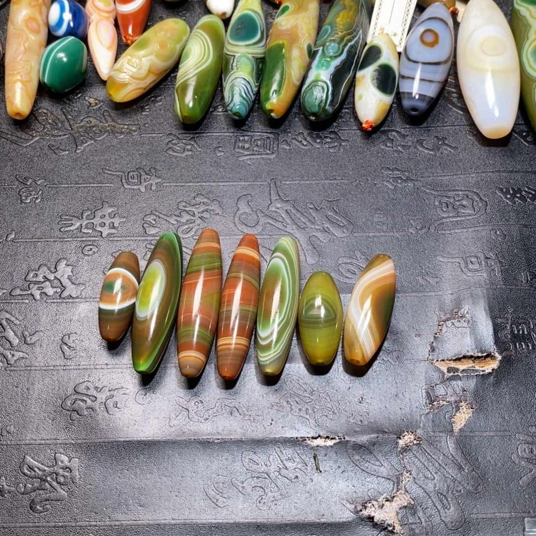 颈饰未镶嵌石英质玉豆*