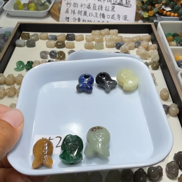 用***2和田玉未镶嵌珠宝奇石