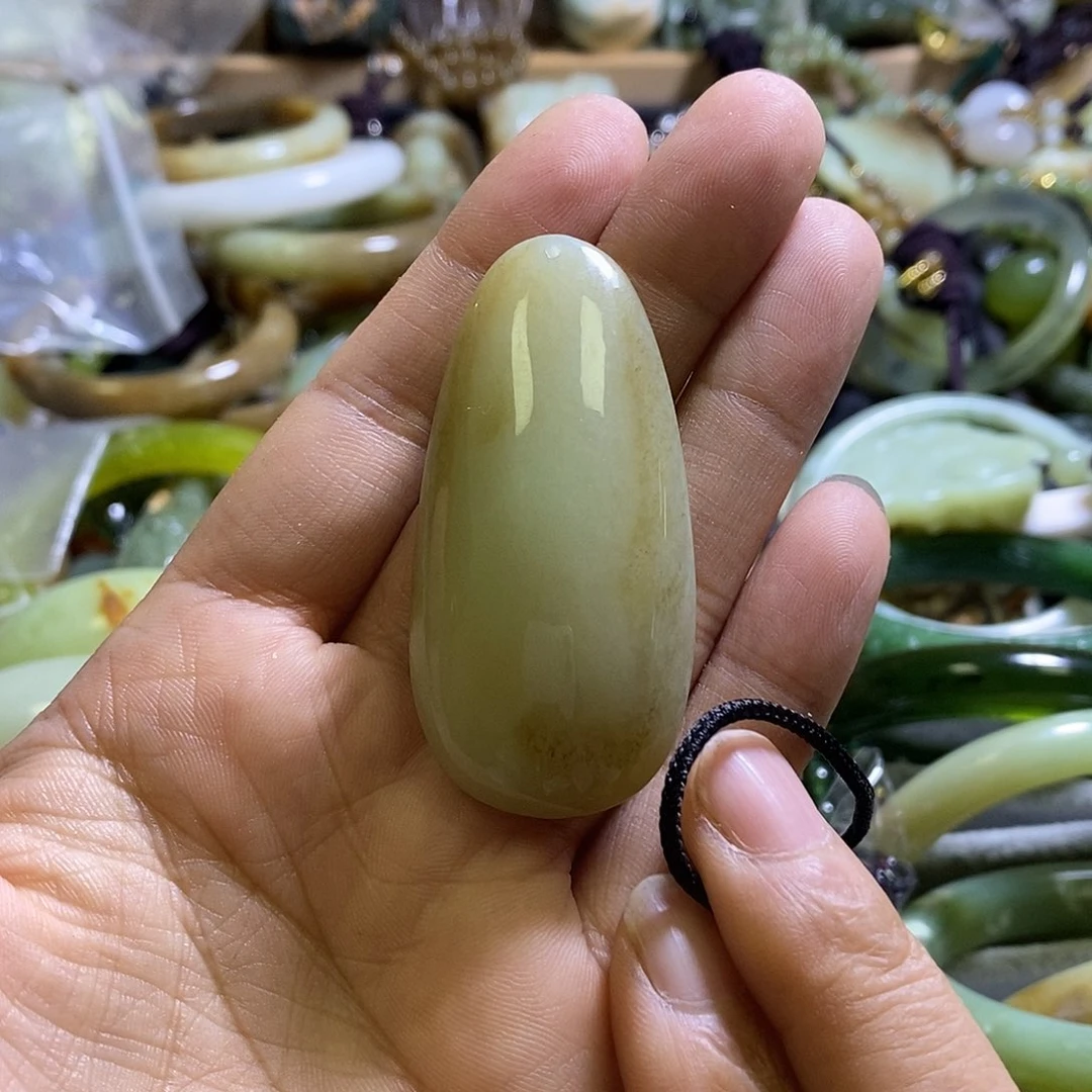 颈饰未镶嵌和田玉一个
