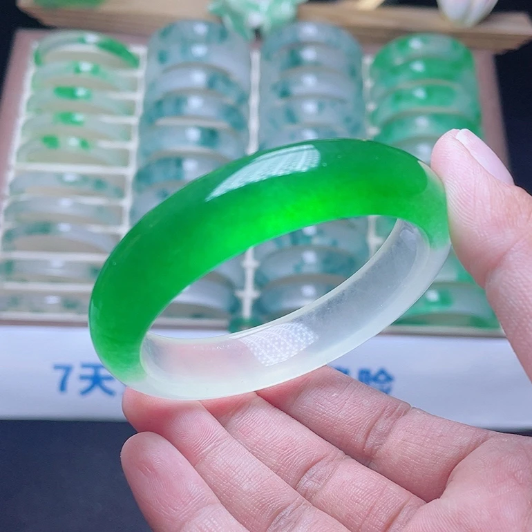 独龙飘花半山水石英质玉（多样性，随机发）