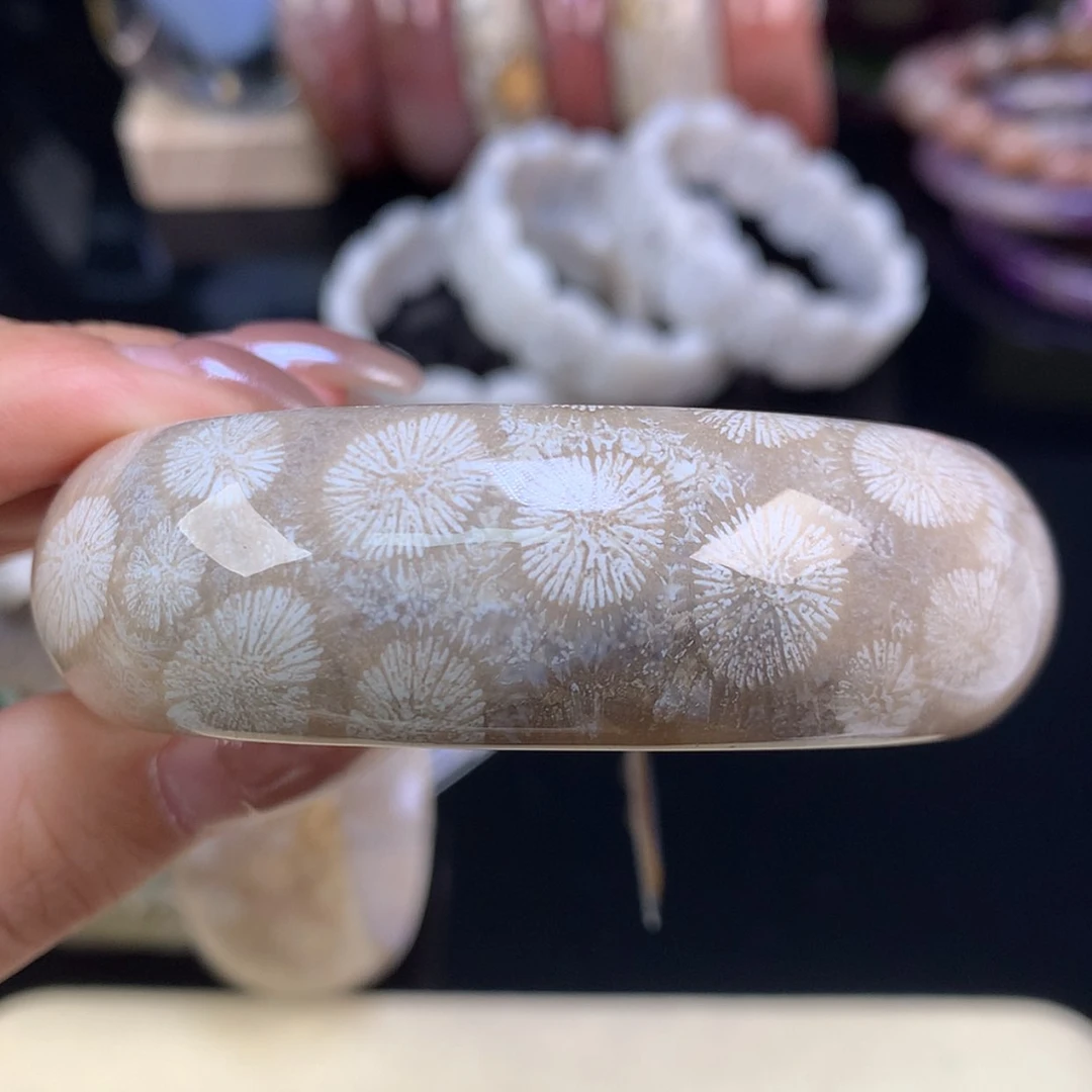 【闪购商品】颈饰未镶嵌硅化珊瑚（珊瑚玉）白底大花55.9（45号）