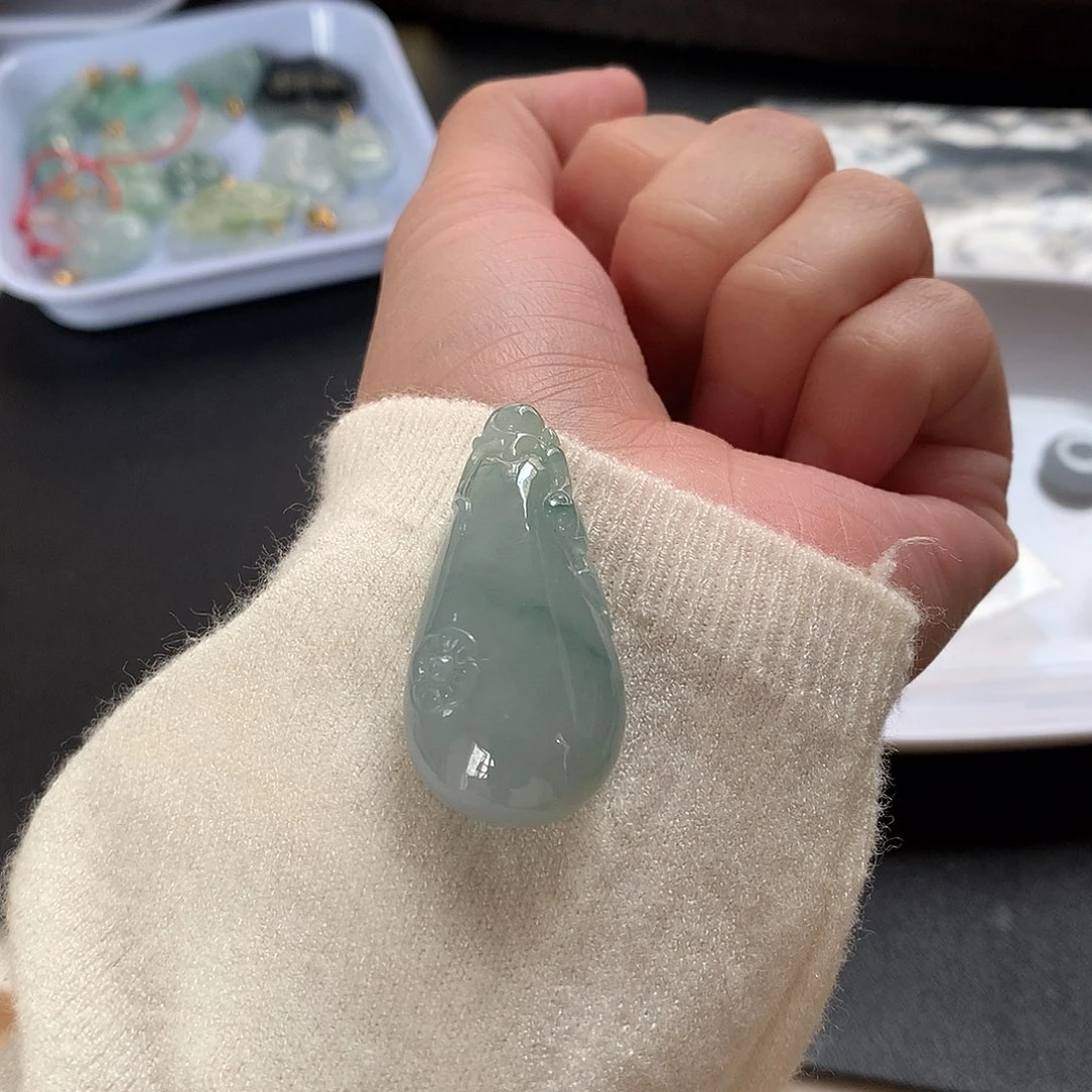 翡翠未镶嵌颈饰瓜