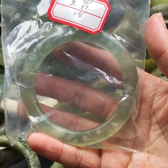 蛇纹石玉手镯未镶嵌奕*