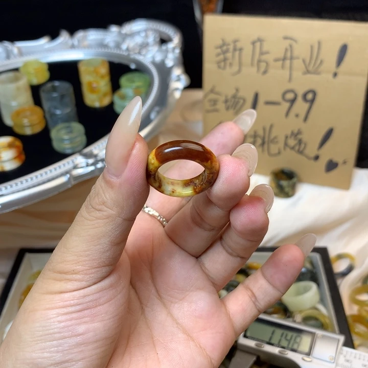 梁***洒合金蛇纹石玉戒指