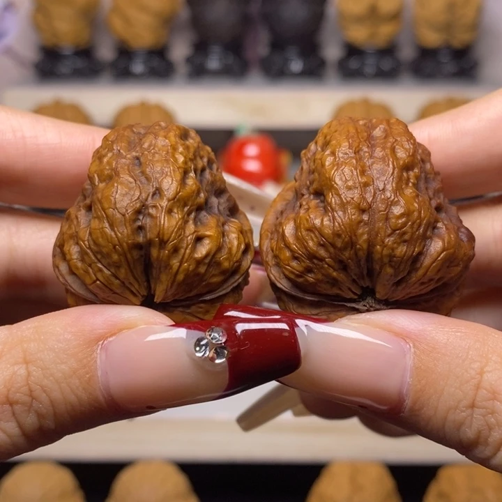 文玩核桃把件23Y—七彩龙脊37尺36克