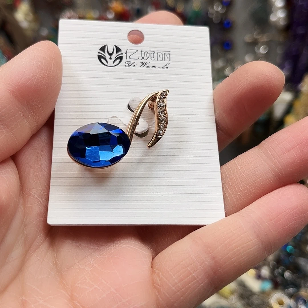 锌合金孤品胸针粉色