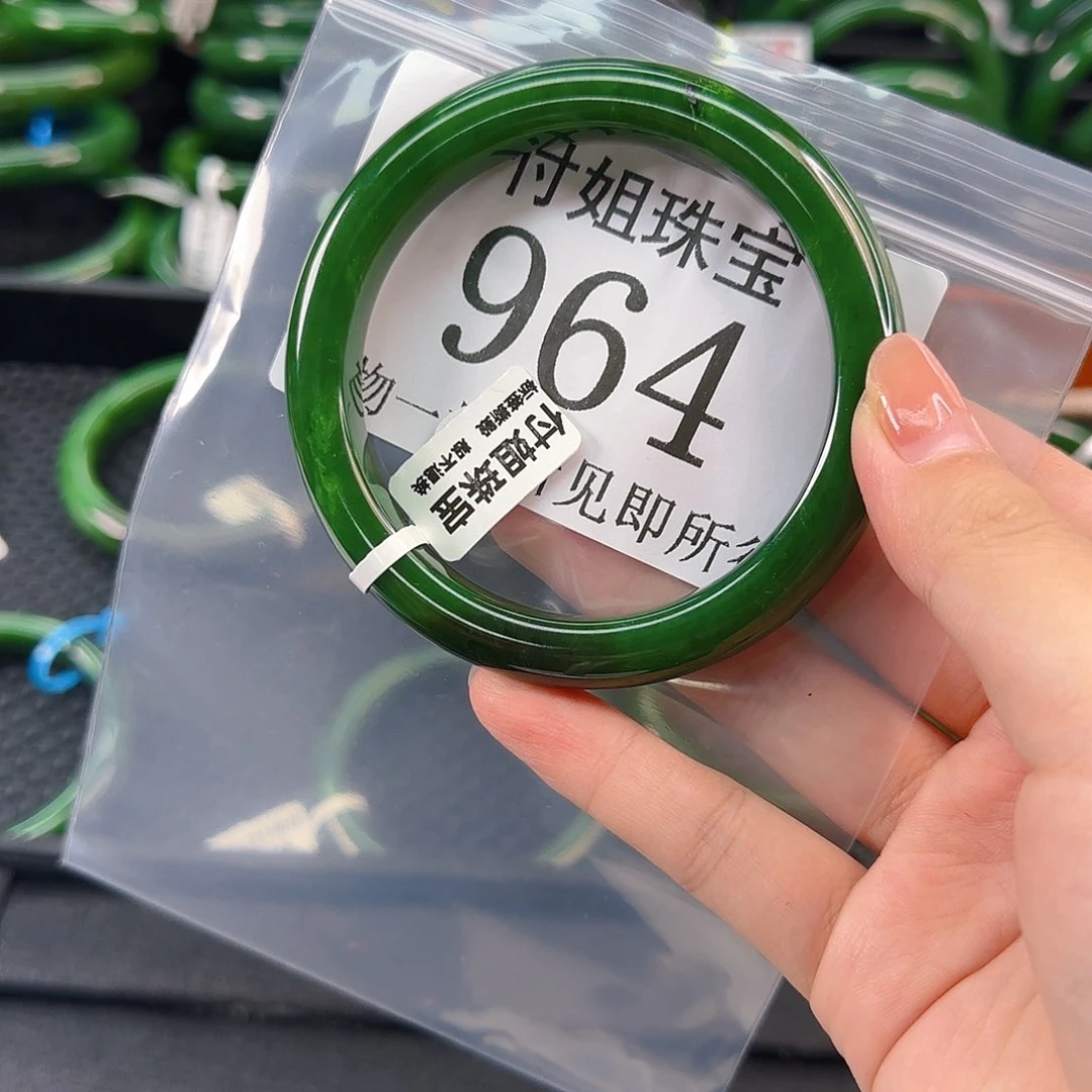 颈饰未镶嵌和田玉（碧玉）手镯63 964