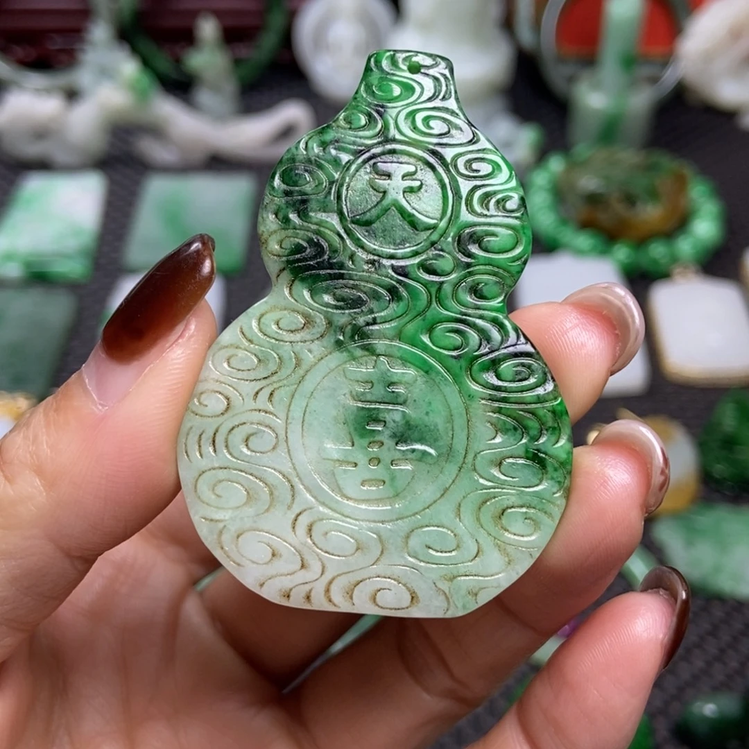 翡翠未镶嵌挂件清