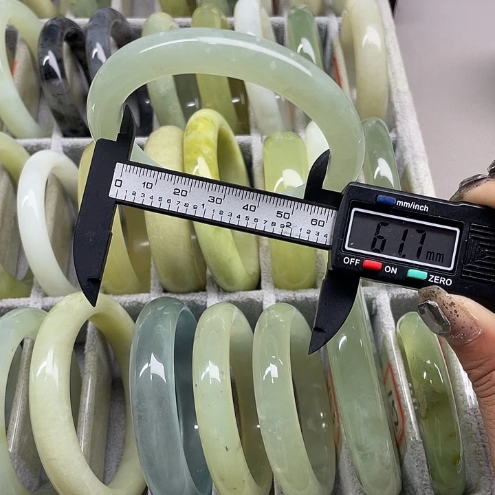 蛇纹石玉未镶嵌手镯126