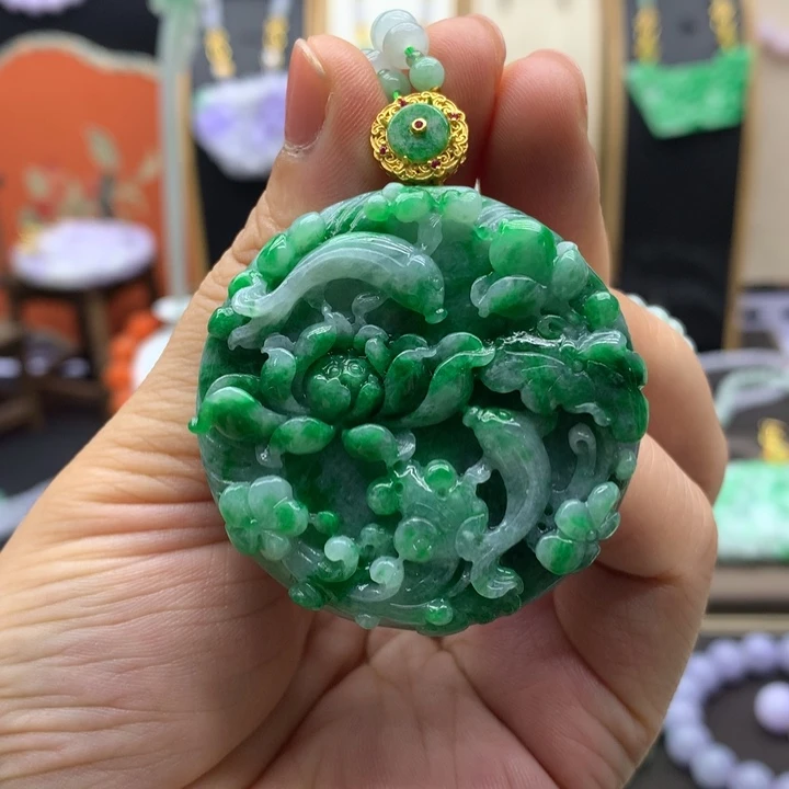 翡翠未镶嵌吊坠(赠链)