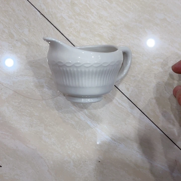 杯釉下五彩的瓷器和瓷器