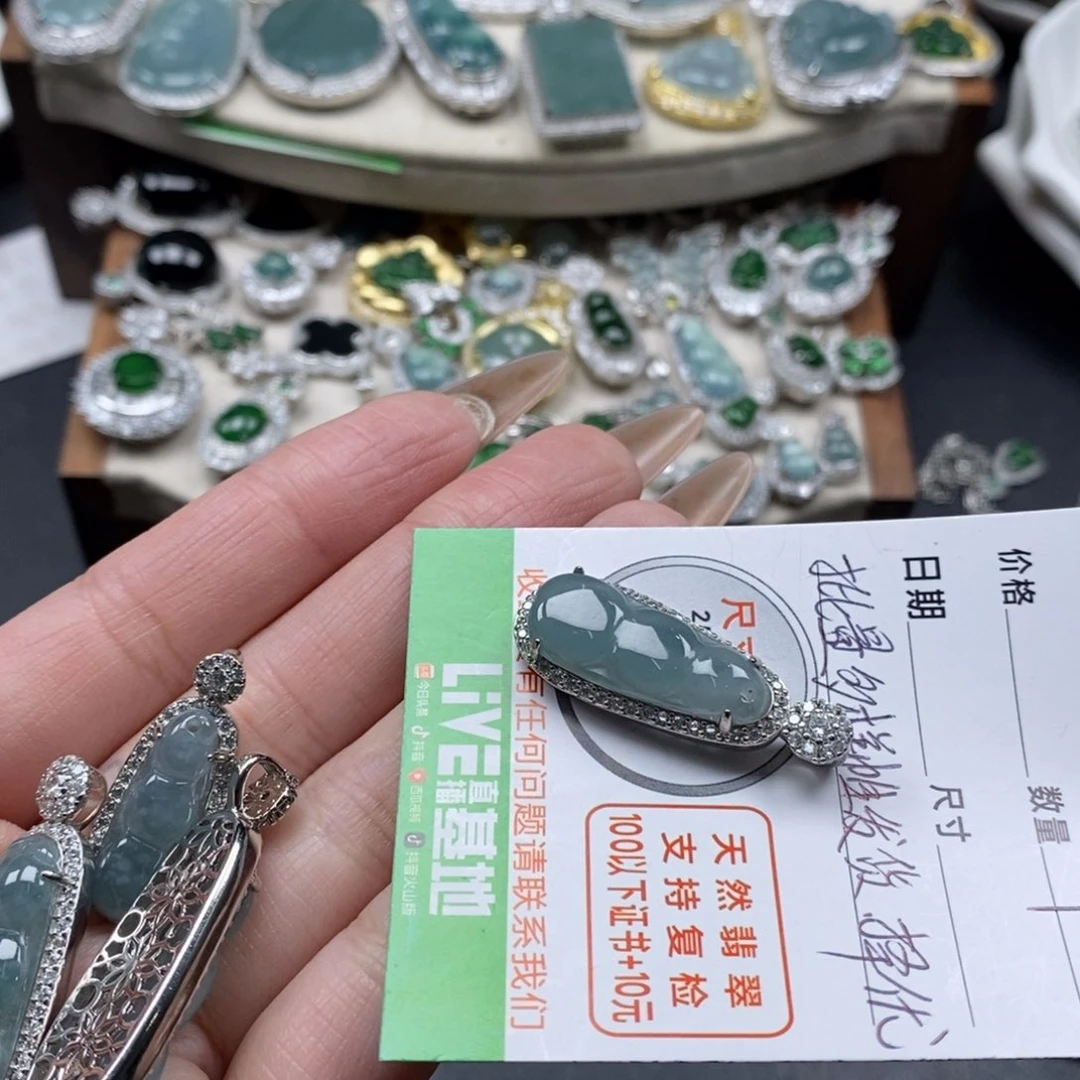 翡翠颈饰未镶嵌翡翠