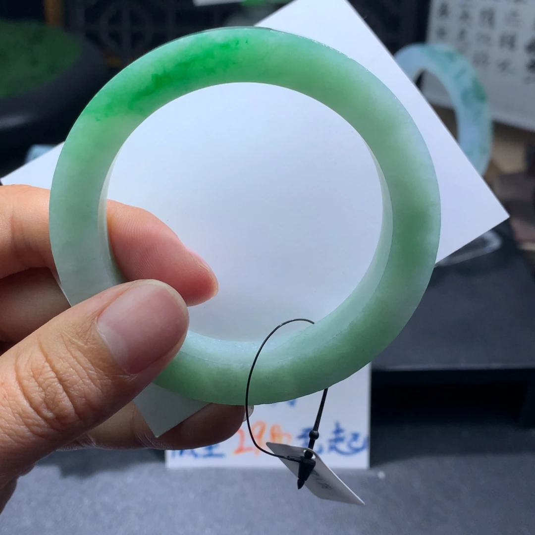 未镶嵌翡翠手镯定制翡翠蜗*