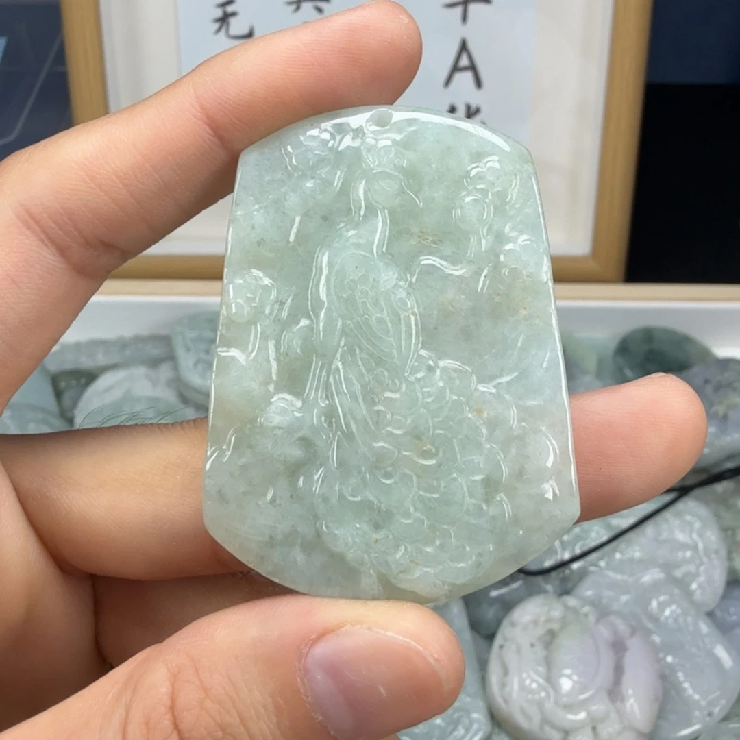 翡翠挂件未镶嵌翡翠