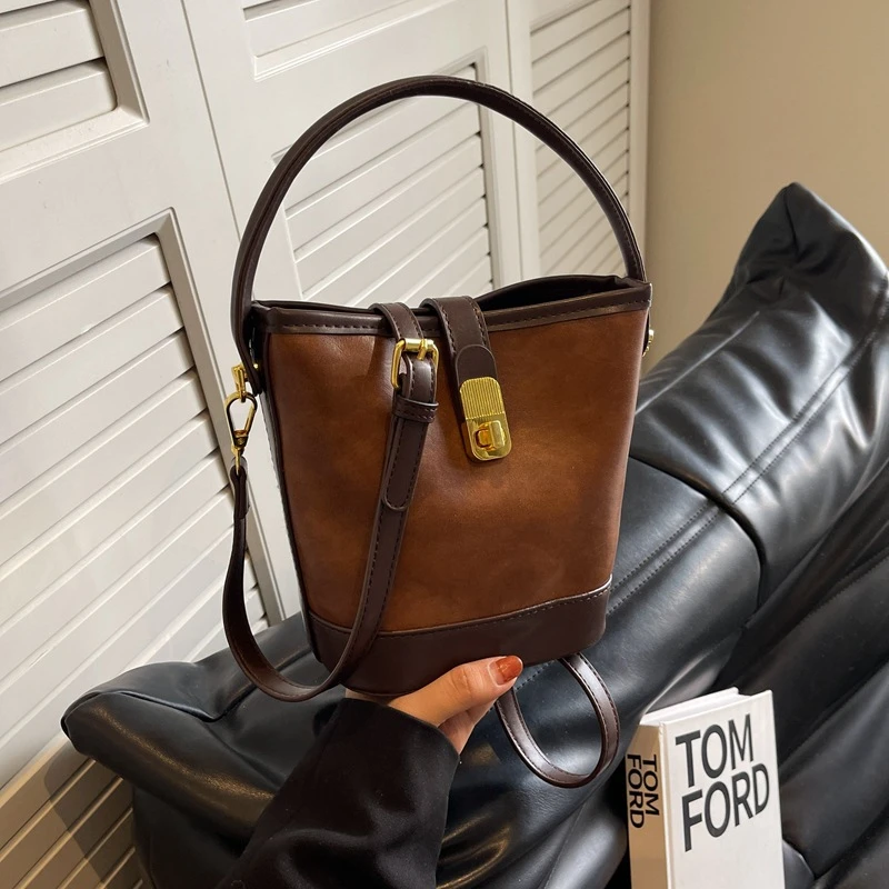 高级感复古森系水桶包包女2023秋冬新款锁扣女包撞色手提包单肩包