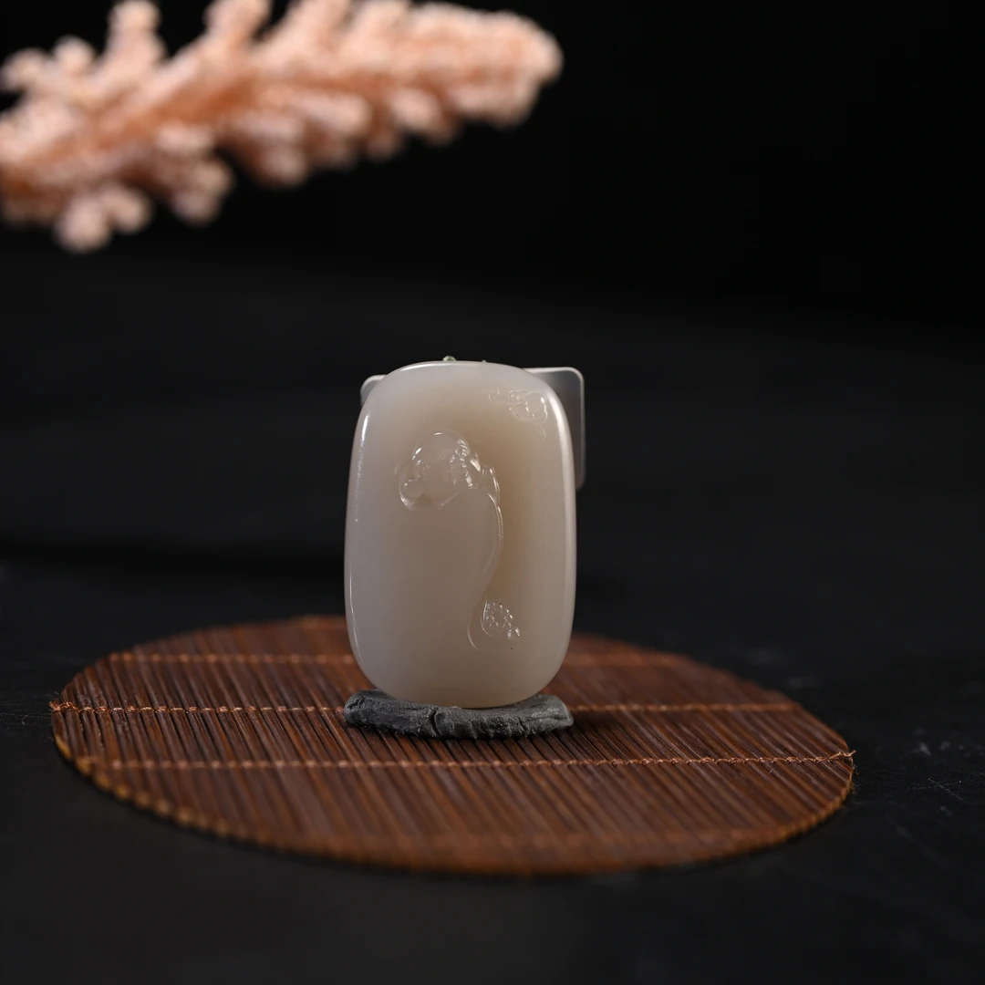 Lot8805 2511150027和田玉藕粉弥勒佛挂件/杭拍