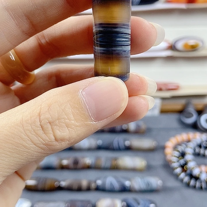 路***载玛瑙/玉髓未镶嵌颈饰