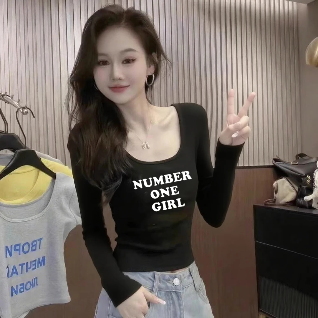 白色时尚印花长袖t恤女早秋2025新款独特修身高级感短款u领上衣潮