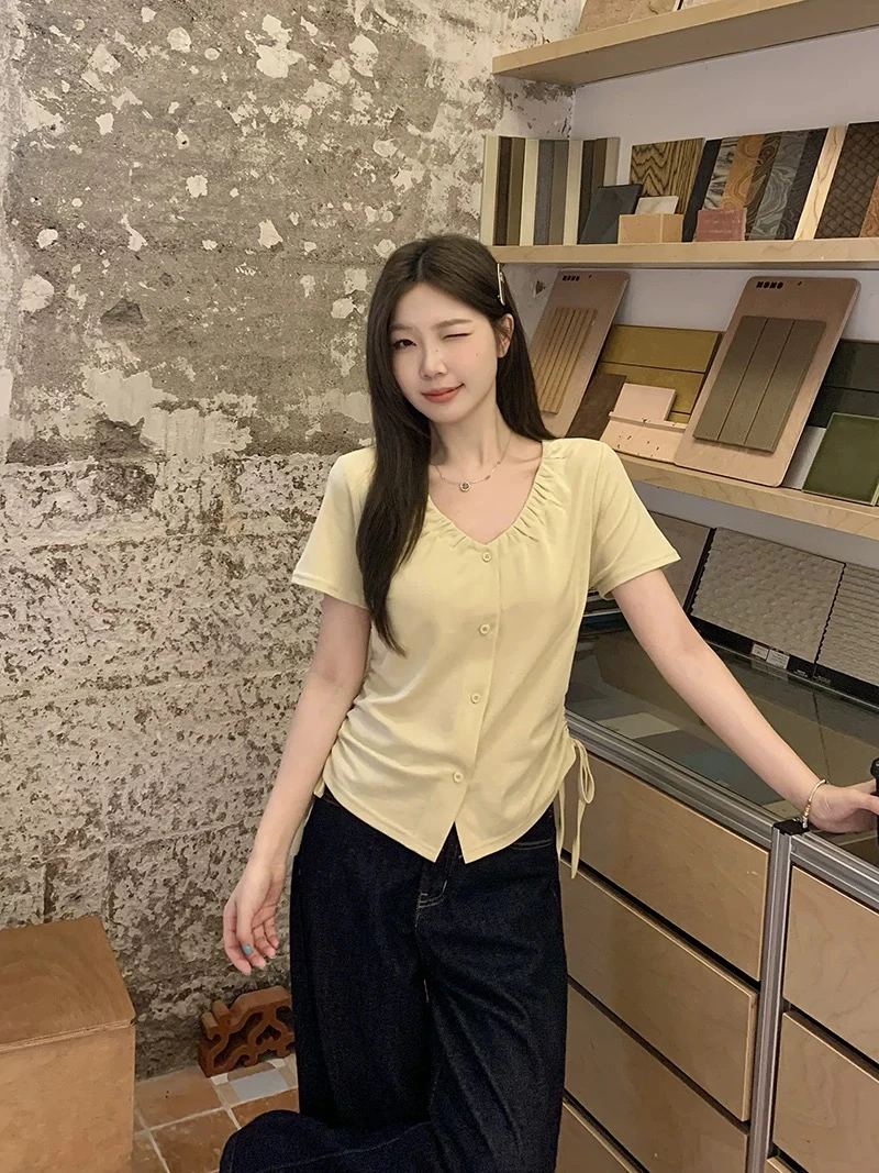 侧边抽绳设计，超显瘦