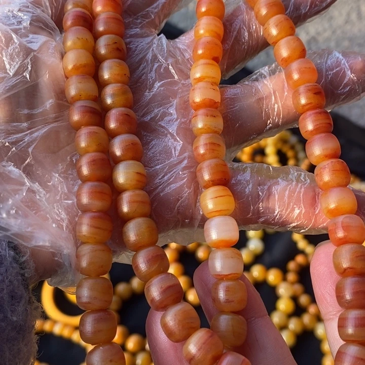 石英质玉（黄龙玉）未镶嵌颈饰