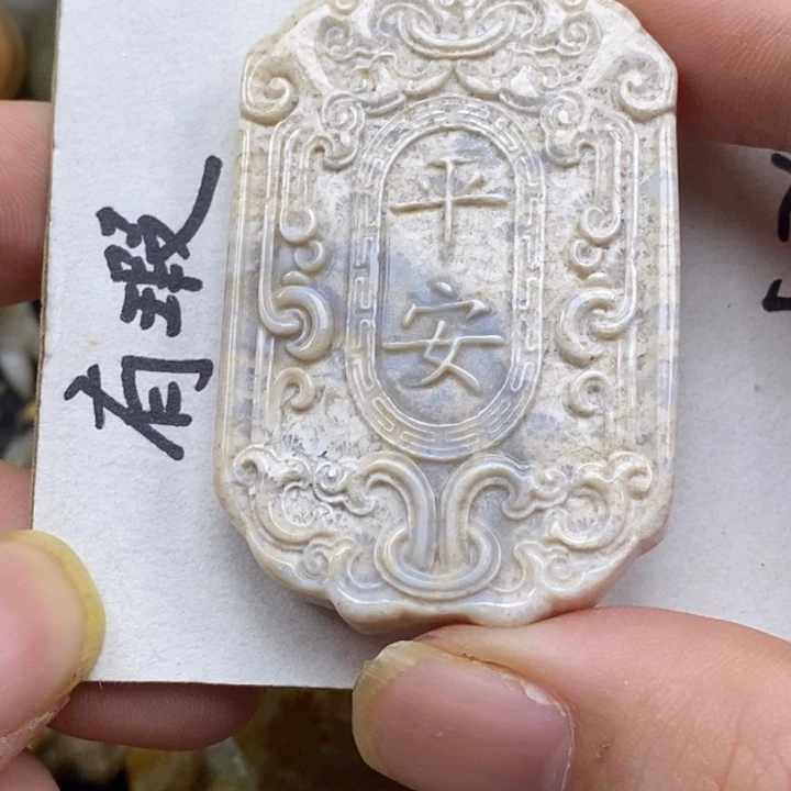 硅化珊瑚（珊瑚玉）未镶嵌颈饰