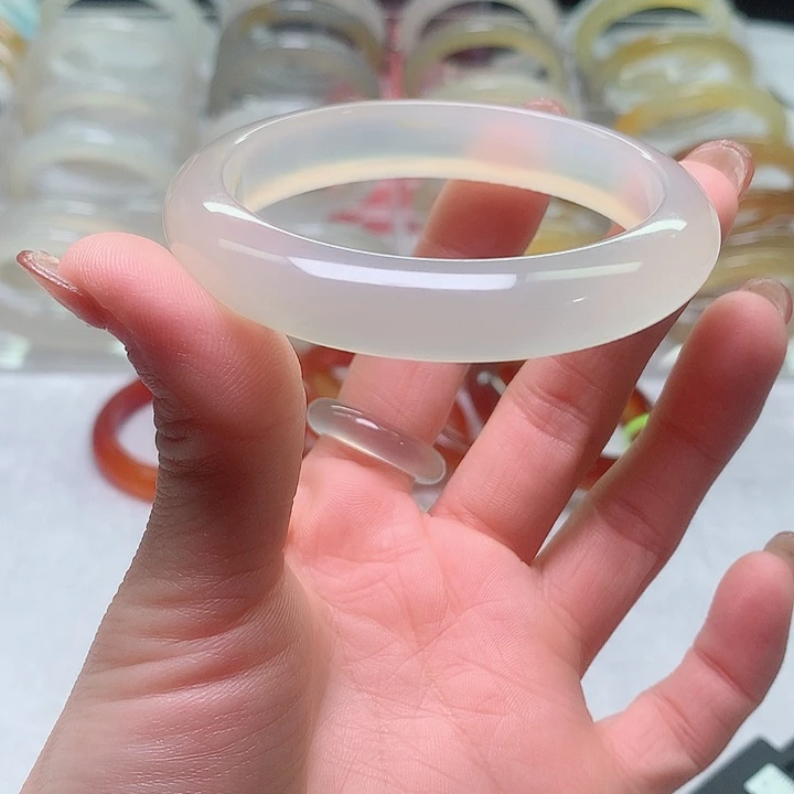 玛瑙/玉髓手镯未镶嵌r**: