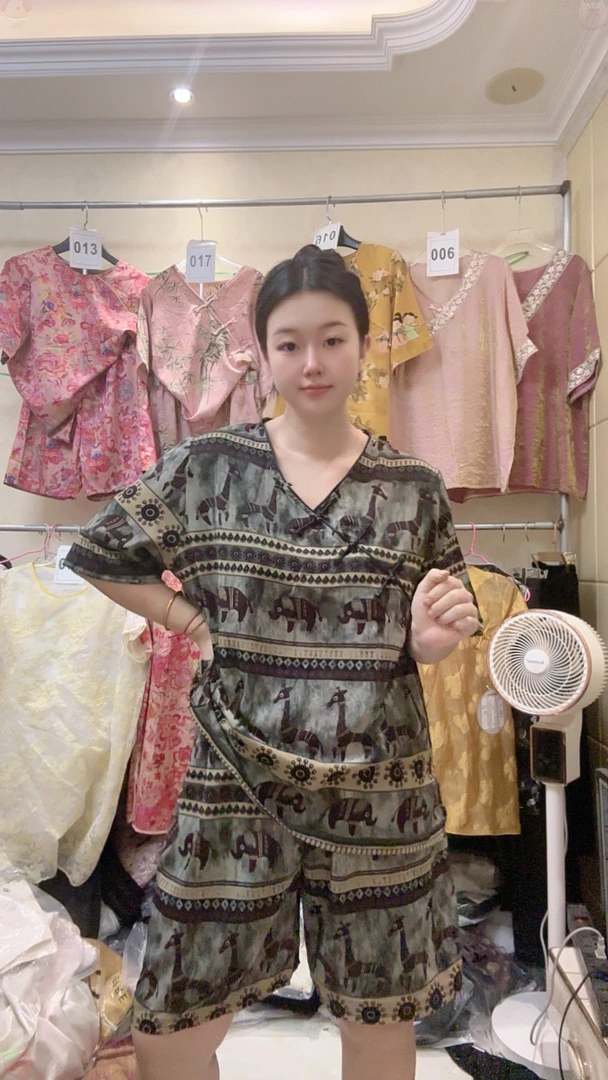 碎花复古宽松型圆领花色宽松印花短袖T恤显瘦休闲风