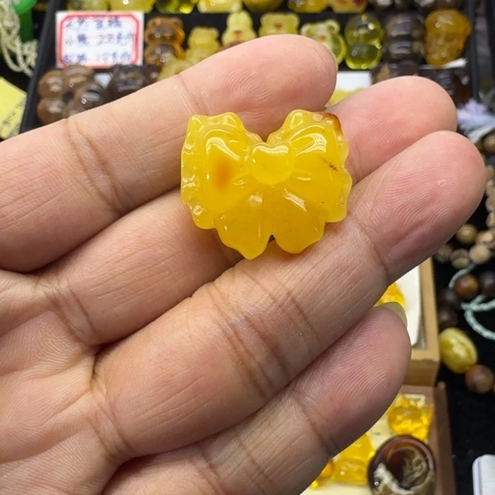 琥珀未镶嵌颈饰蝴蝶结