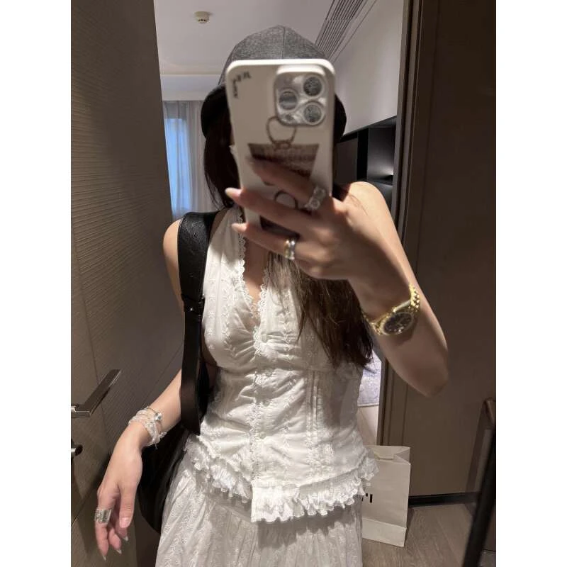 气质法式重工刺绣收腰露背挂脖吊带2025夏季新品纯欲单排扣小背心