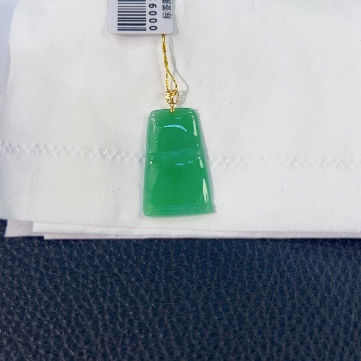 颈饰18K金镶嵌翡翠