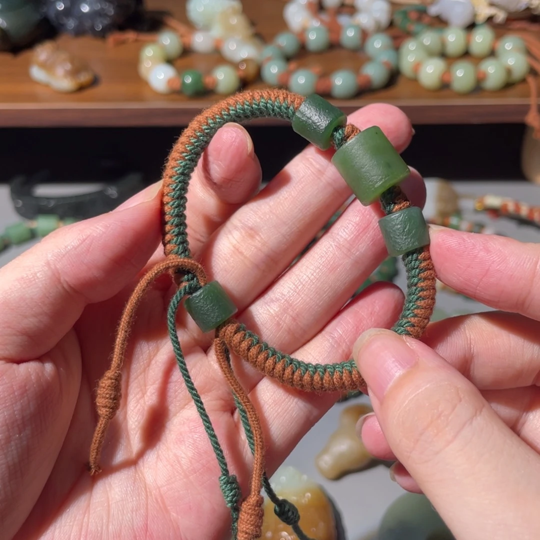 猫***猫和田玉未镶嵌颈饰