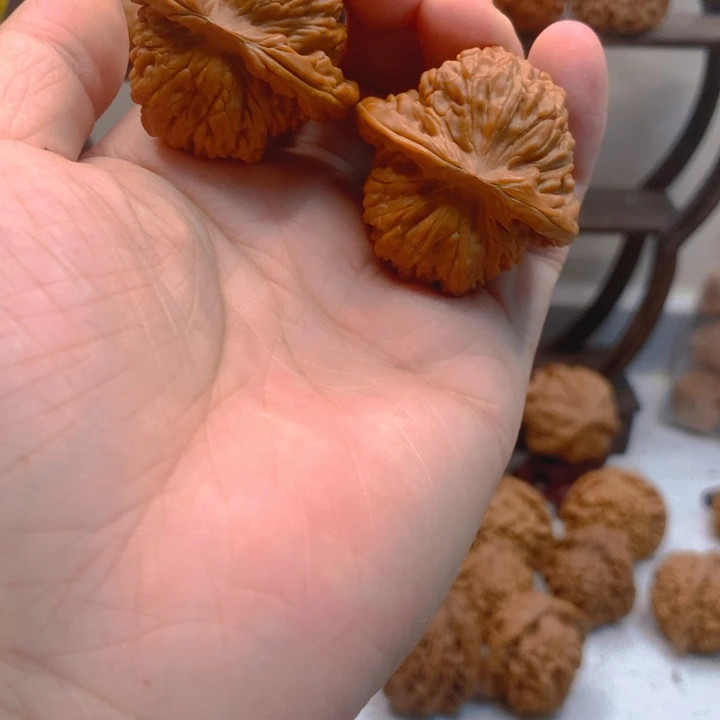 沧***士吊坠文玩核桃40红皮楼子