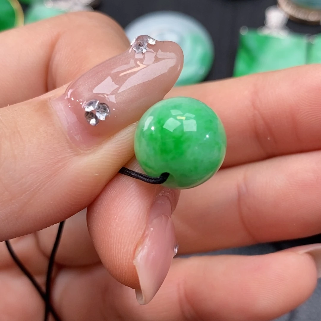 翡翠颈饰未镶嵌卡12.4