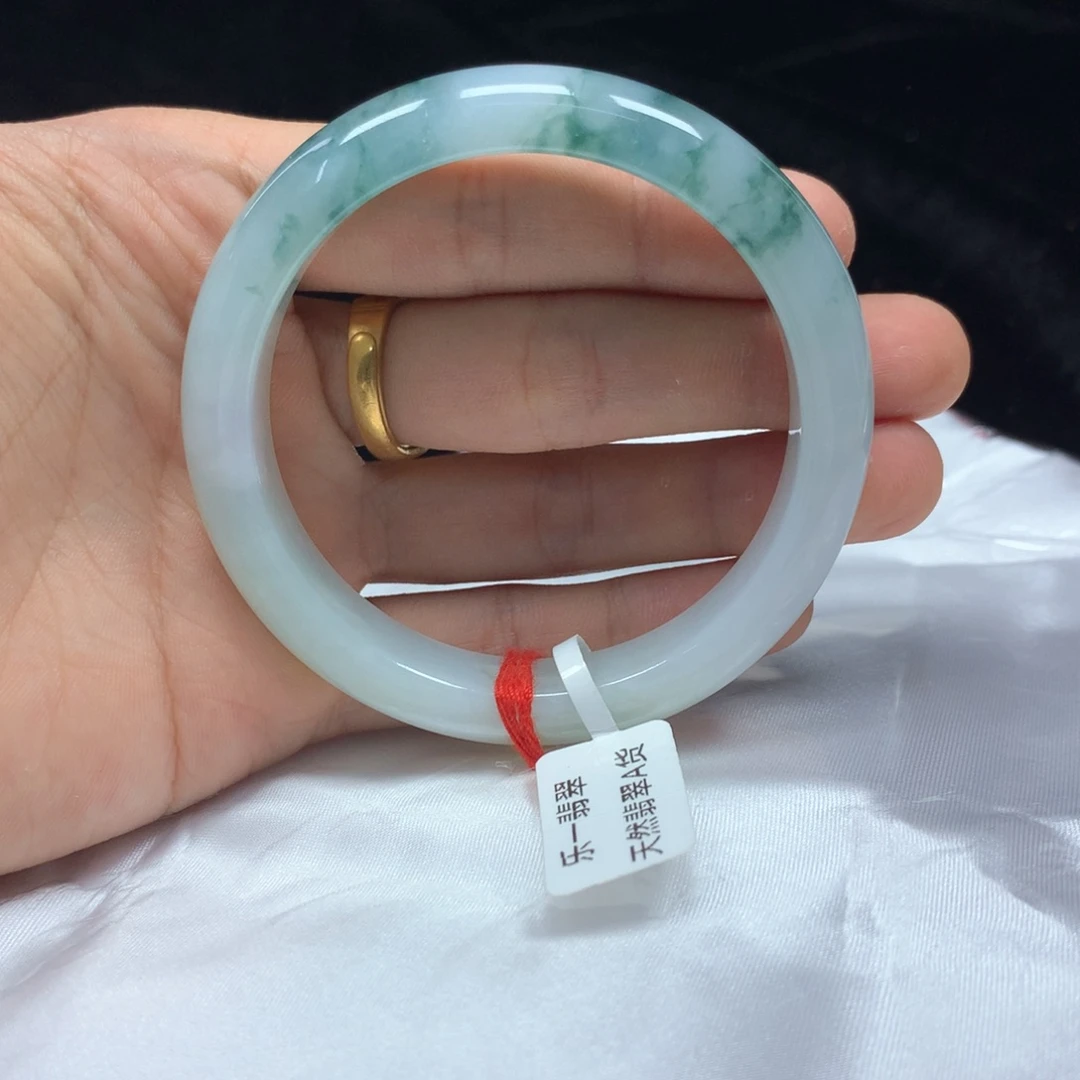 翡翠未镶嵌手镯（圆镯）56.2