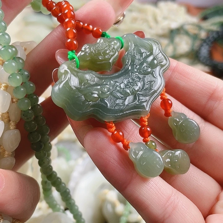 未镶嵌和田玉挂件